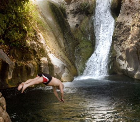 Justus Mohl dives at Waterfall 3, Jalpa River