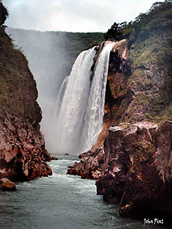 Tamul Waterfall, San Luis Potosí