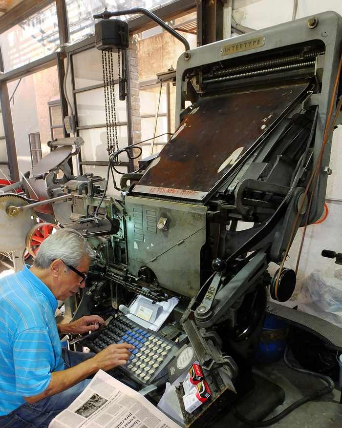 Rafael Villegas of Impronta using linotype machine.