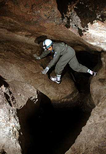 Mario Guerrero above "deep pit" (1.5 m) in Chapuzon Cave