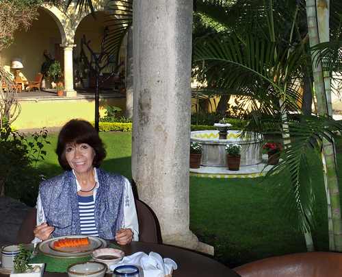 Susy Pint breakfasts at Hacienda Labor de Rivera