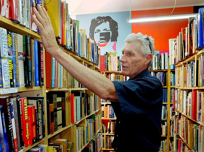 Gerry Smith, La Perla Bookstore