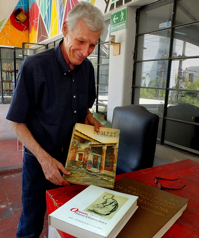 Gerry Smith, La Perla Bookstore