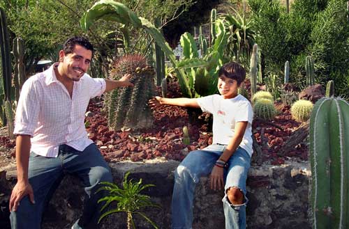 Andrei and Axel Orozco Mohl with old Ferocactus