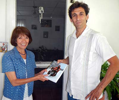 Salva Rodriguez presents his latest book to Susy Pint