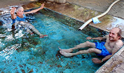 Maruca Gonzlez and Luis Rojas in pool