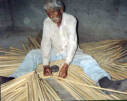 Weaving a petate